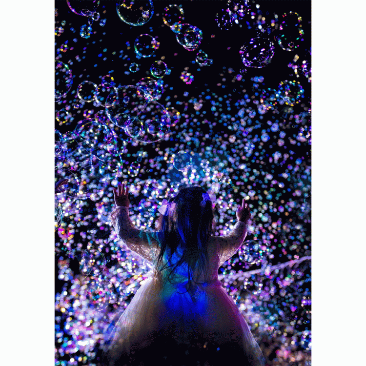 ナイトバブルショー 横浜ワールドポーターズで8月15日開催！幻想的なシャボン玉の世界